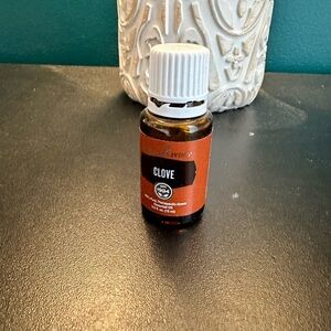 Young Living Clove​